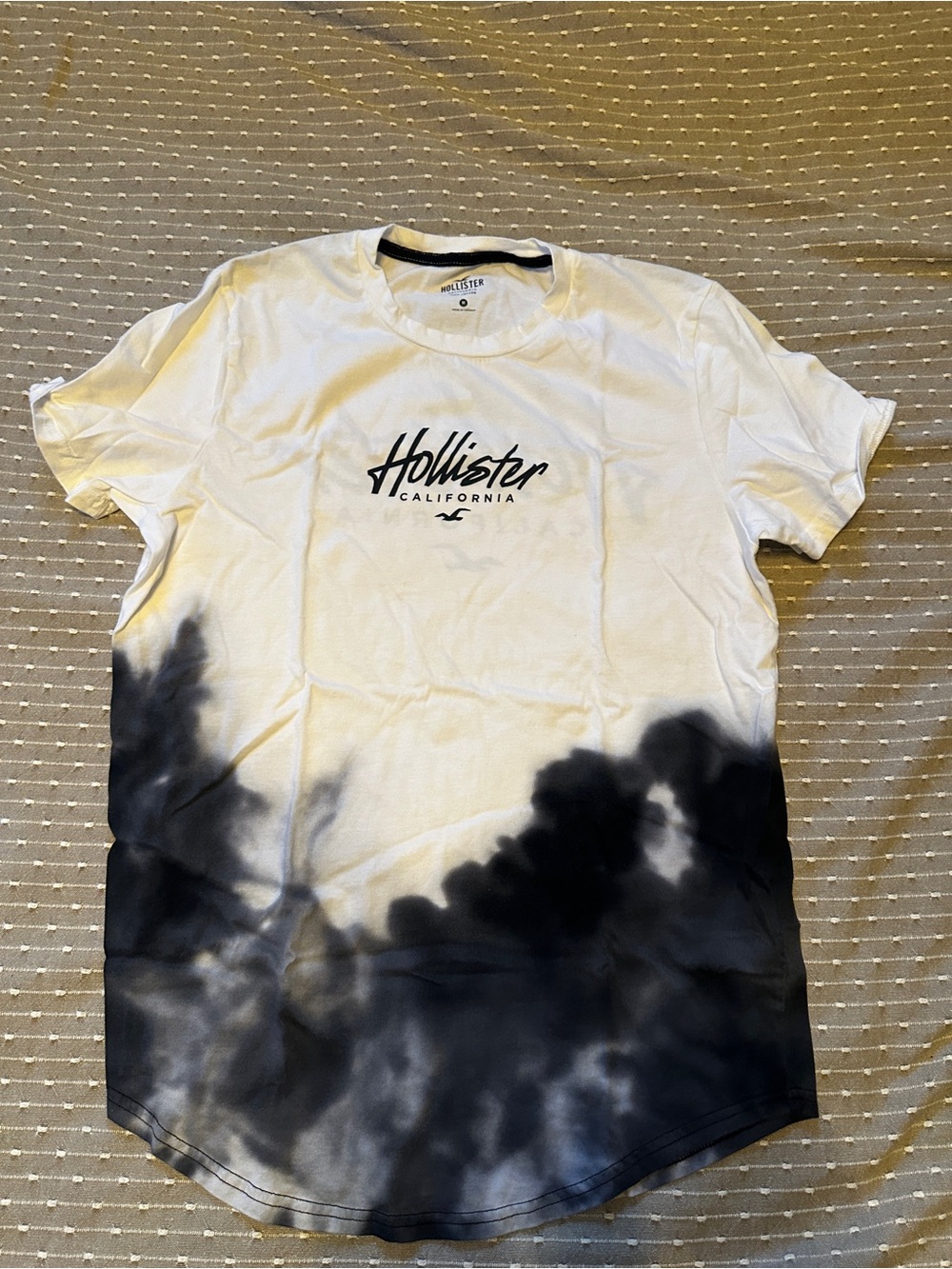 Men’s Hollister graphic tshirt white and black size medium